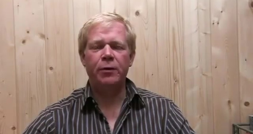 The Enigma of Comet Elenin: Divination Insights and Cosmic Theories